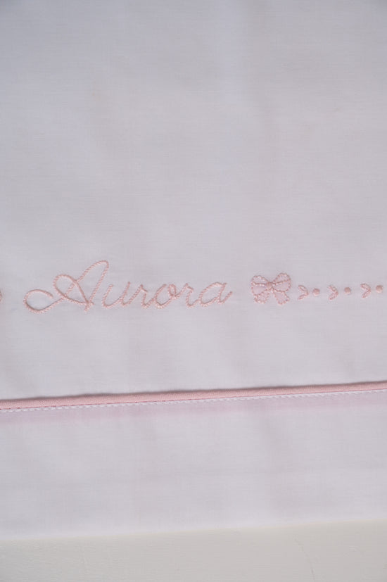 Lenzuolino ricamato a mano “fiocchetti delicati”